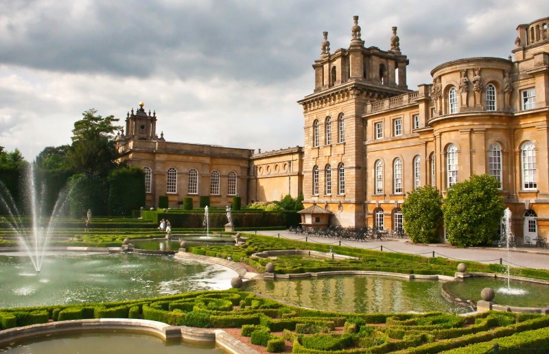 Cliveden House, uno de los lugares más representativos de la nobleza británica CRUCEROS FLUVIALES INGLATERRA CRUCEROS BARCAZA LONDRES ENGLAND BARGE CRUISES ENGLAND CRUISES THAMES CRUISES CRUCEROS LONDRES RIO TAMESIS THAMES CRUISES OXFORD WINDSOR CRUISES LONDON CRUISES CLIVEDEN HOUSE